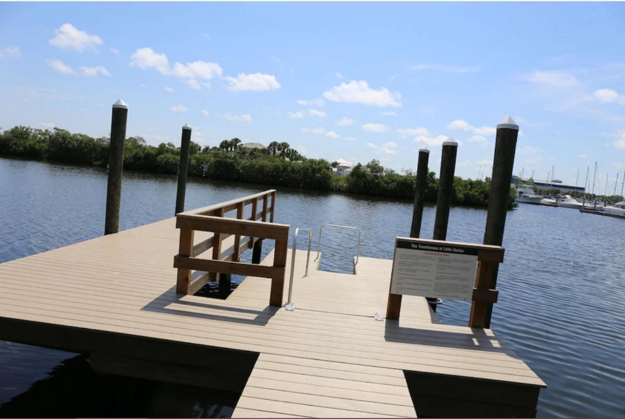 Beautiful New Luxury Townhome With Private Beach And Swimming Pools Ruskin Exterior foto