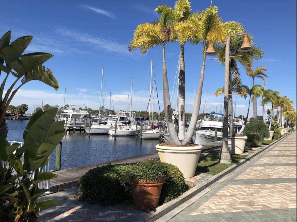 Beautiful New Luxury Townhome With Private Beach And Swimming Pools Ruskin Exterior foto