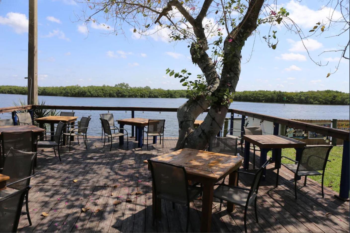 Beautiful New Luxury Townhome With Private Beach And Swimming Pools Ruskin Exterior foto